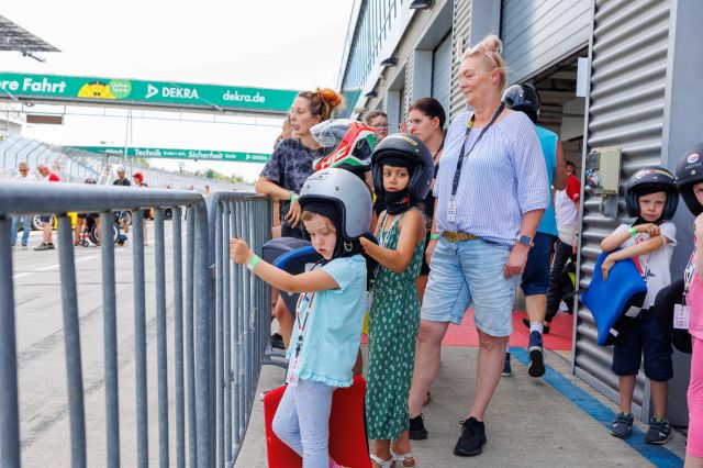 HERZ ÜBER KOPF Charity-Veranstaltung am DEKRA Lausitzring