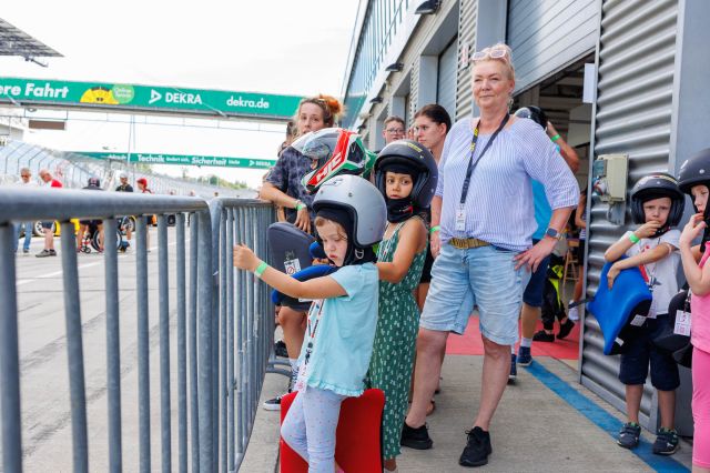 HERZ ÜBER KOPF Charity-Veranstaltung am DEKRA Lausitzring