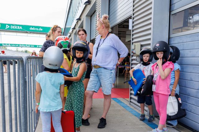 HERZ ÜBER KOPF Charity-Veranstaltung am DEKRA Lausitzring