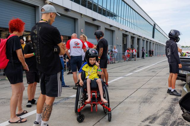 HERZ ÜBER KOPF Charity-Veranstaltung am DEKRA Lausitzring