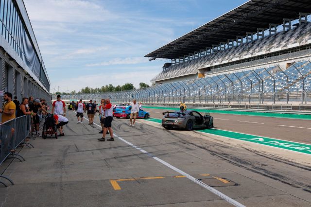 HERZ ÜBER KOPF Charity-Veranstaltung am DEKRA Lausitzring