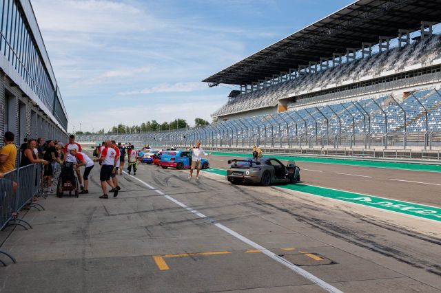 HERZ ÜBER KOPF Charity-Veranstaltung am DEKRA Lausitzring