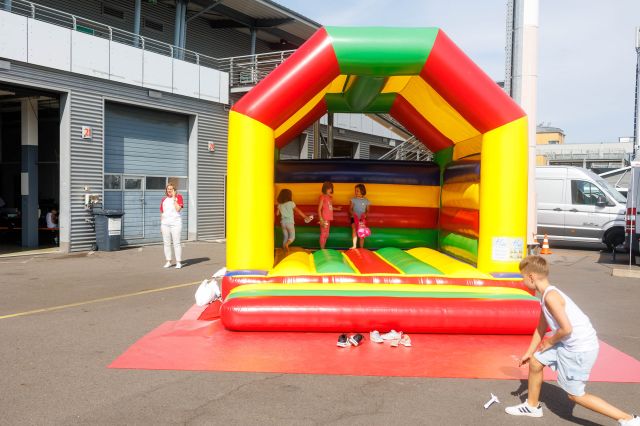 HERZ ÜBER KOPF Charity-Veranstaltung am DEKRA Lausitzring