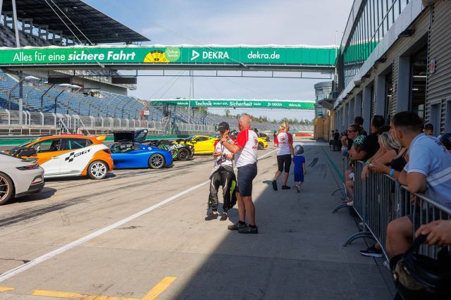 HERZ ÜBER KOPF Charity-Veranstaltung am DEKRA Lausitzring