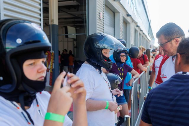 HERZ ÜBER KOPF Charity-Veranstaltung am DEKRA Lausitzring